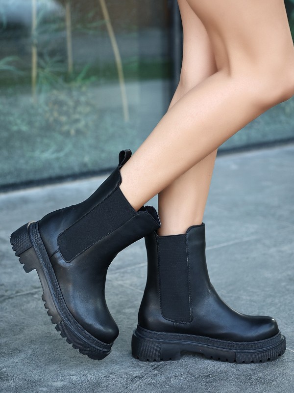 Derla Siyah Cilt Topuklu Bot