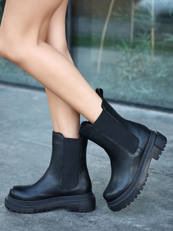 Derla Siyah Cilt Topuklu Bot