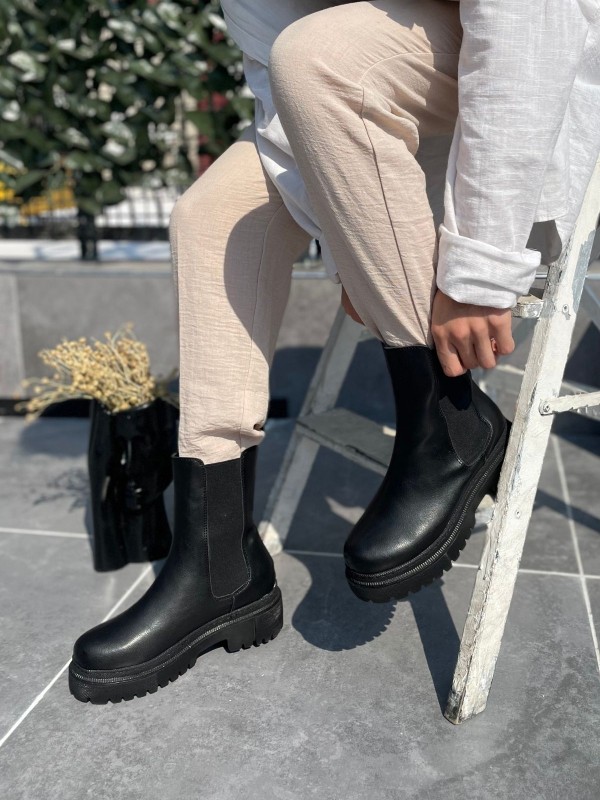 Derla Siyah Cilt Topuklu Bot