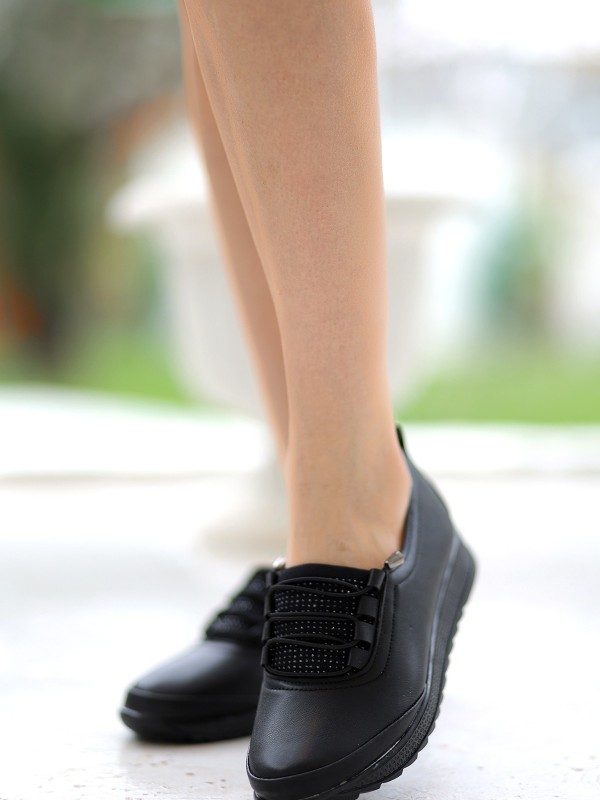 Alva Siyah Cilt Boncuk Detaylı Spor Ayakkabı