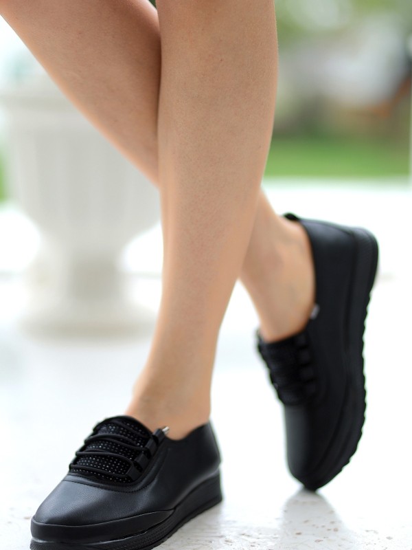 Alva Siyah Cilt Boncuk Detaylı Spor Ayakkabı