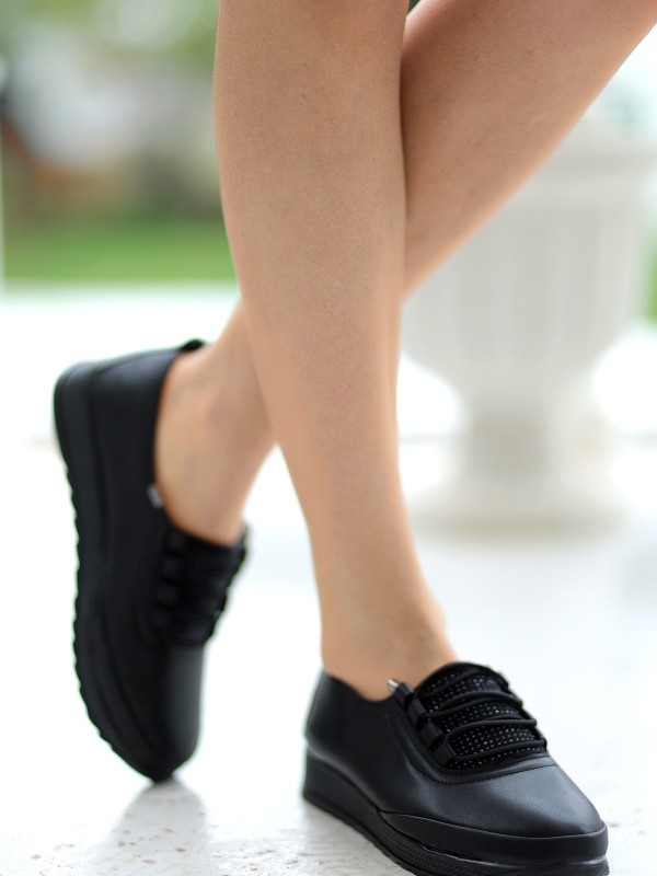 Alva Siyah Cilt Boncuk Detaylı Spor Ayakkabı