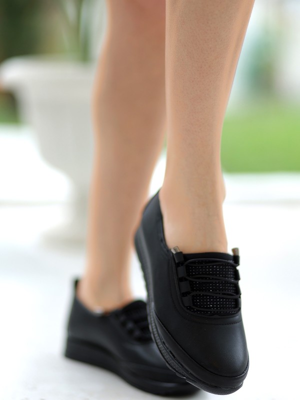 Alva Siyah Cilt Boncuk Detaylı Spor Ayakkabı