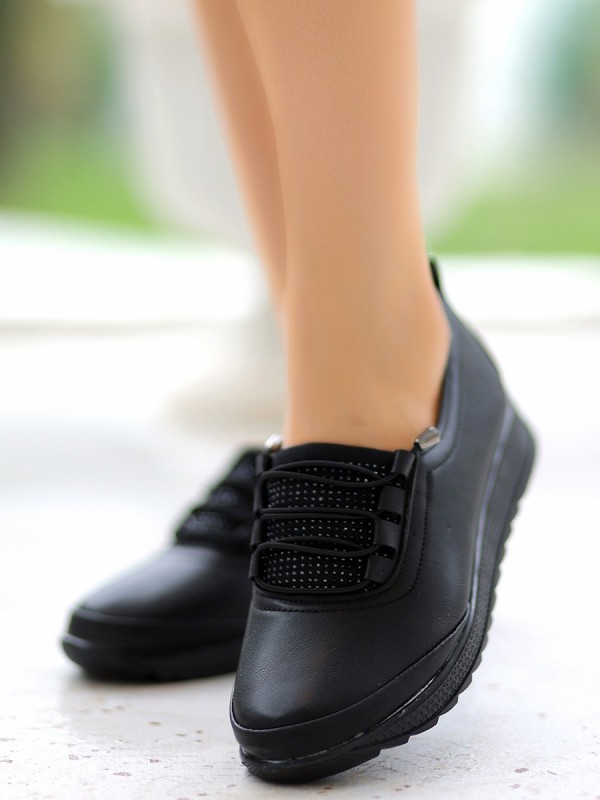 Alva Siyah Cilt Boncuk Detaylı Spor Ayakkabı