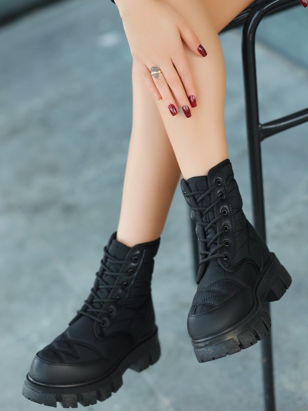 Mabel Siyah Cilt Bağcıklı Bot