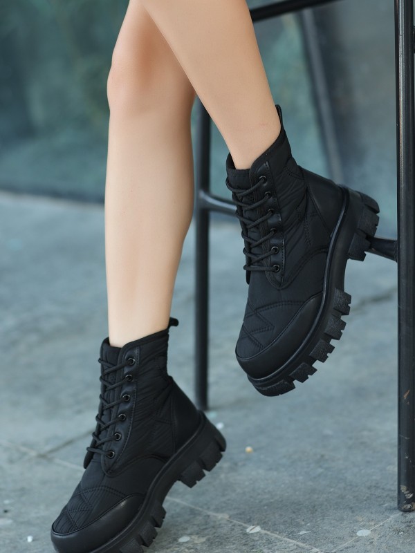 Mabel Siyah Cilt Bağcıklı Bot