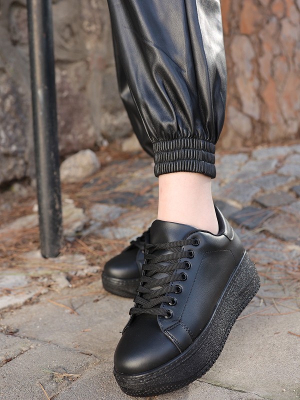 Leran Siyah Cilt Bağcıklı Spor Ayakkabı