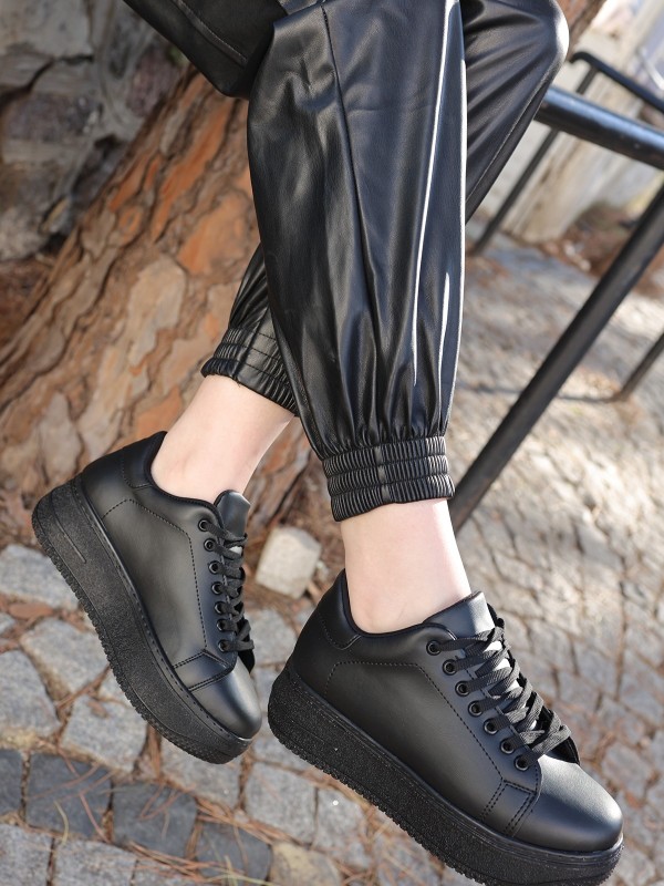 Leran Siyah Cilt Bağcıklı Spor Ayakkabı