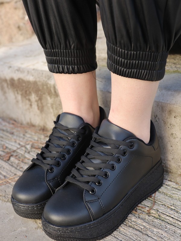 Leran Siyah Cilt Bağcıklı Spor Ayakkabı