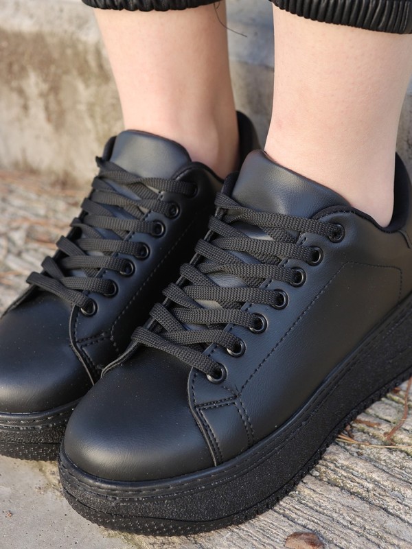 Leran Siyah Cilt Bağcıklı Spor Ayakkabı