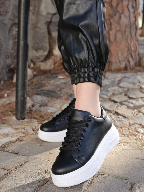 Leran Siyah Cilt Beyaz Tabanlı Bağcıklı Spor Ayakkabı Leran Siyah Cilt Beyaz Tabanlı Bağcıklı Spor Ayakkabı