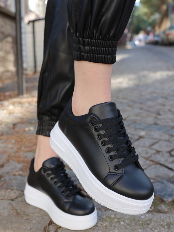 Leran Siyah Cilt Beyaz Tabanlı Bağcıklı Spor Ayakkabı Leran Siyah Cilt Beyaz Tabanlı Bağcıklı Spor Ayakkabı