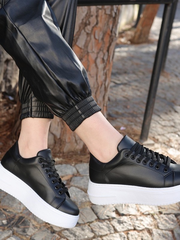 Leran Siyah Cilt Beyaz Tabanlı Bağcıklı Spor Ayakkabı Leran Siyah Cilt Beyaz Tabanlı Bağcıklı Spor Ayakkabı