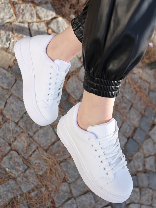 Leran Beyaz Cilt Bağcıklı Spor Ayakkabı