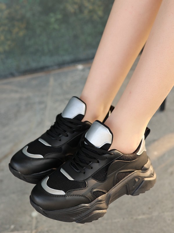 Wita Siyah Cilt Bağcıklı Spor Ayakkabı Wita Siyah Cilt Bağcıklı Spor Ayakkabı