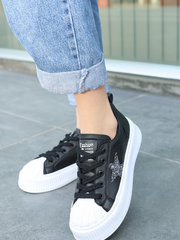 Piata Siyah Cilt Beyaz Tabanlı Bağcıklı Spor Ayakkabı Piata Siyah Cilt Beyaz Tabanlı Bağcıklı Spor Ayakkabı