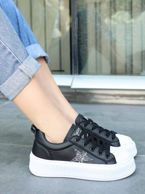 Piata Siyah Cilt Beyaz Tabanlı Bağcıklı Spor Ayakkabı Piata Siyah Cilt Beyaz Tabanlı Bağcıklı Spor Ayakkabı