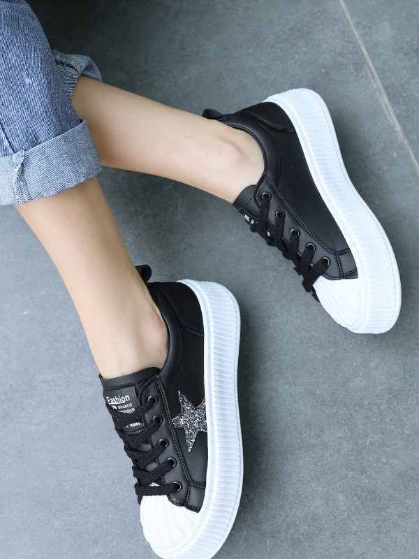 Piata Siyah Cilt Beyaz Tabanlı Bağcıklı Spor Ayakkabı Piata Siyah Cilt Beyaz Tabanlı Bağcıklı Spor Ayakkabı