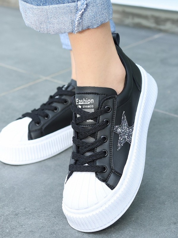 Piata Siyah Cilt Beyaz Tabanlı Bağcıklı Spor Ayakkabı Piata Siyah Cilt Beyaz Tabanlı Bağcıklı Spor Ayakkabı