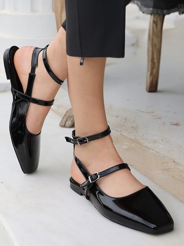 Katrin Siyah Rugan Babet Ayakkabı