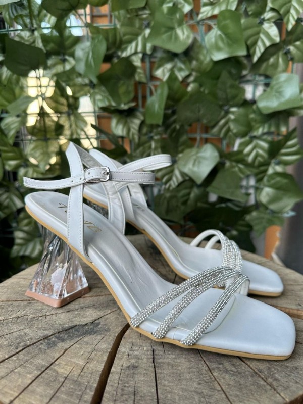 Todor Beyaz Cilt Topuklu Ayakkabı