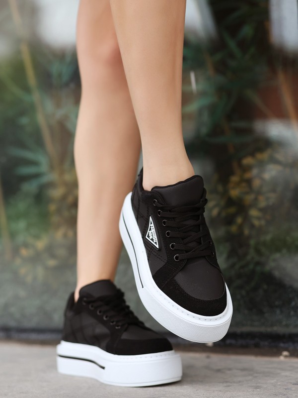 Julya Siyah Cilt Beyaz Tabanlı Bağcıklı Spor Ayakkabı Julya Siyah Cilt Beyaz Tabanlı Bağcıklı Spor Ayakkabı