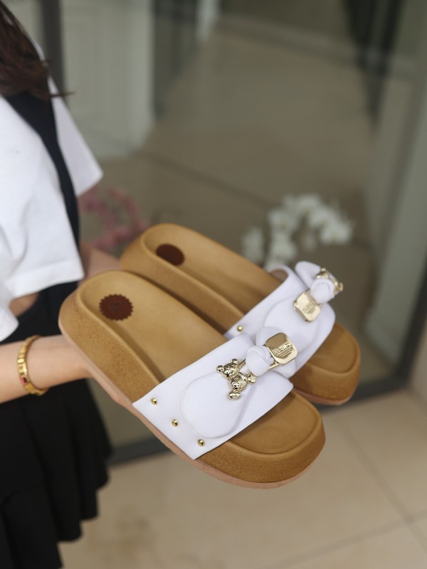 Jude Beyaz Saten Ayıcıklı Terlik