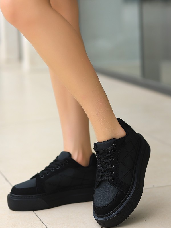 Julya Siyah Cilt Süet Detaylı Bağcıklı Spor Ayakkabı Julya Siyah Cilt Süet Detaylı Bağcıklı Spor Ayakkabı