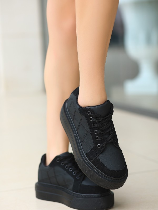 Julya Siyah Cilt Süet Detaylı Bağcıklı Spor Ayakkabı Julya Siyah Cilt Süet Detaylı Bağcıklı Spor Ayakkabı