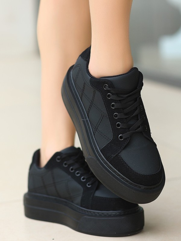 Julya Siyah Cilt Süet Detaylı Bağcıklı Spor Ayakkabı Julya Siyah Cilt Süet Detaylı Bağcıklı Spor Ayakkabı