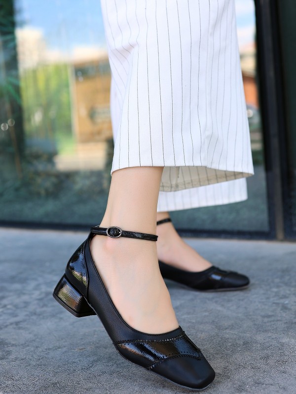 Yanne Siyah Cilt Topuklu Ayakkabı